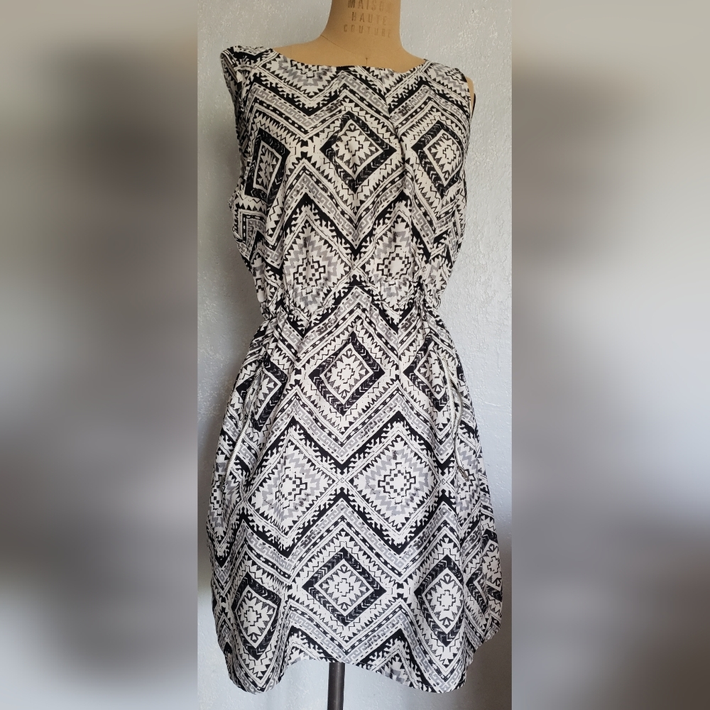 Speed Control New York Sleeveless Round Neck Line Stretchy Waist Size L Dress
